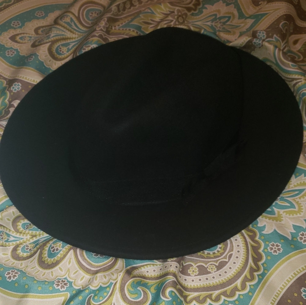 Black floppy hat